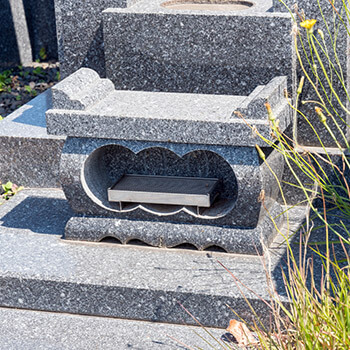 お墓の雑草対策